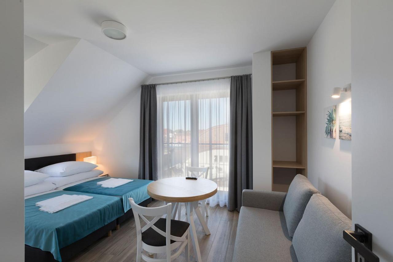 Willa Przy Porcie - Apartamenty Z Aneksami Kuchennymi Ustka Exterior foto