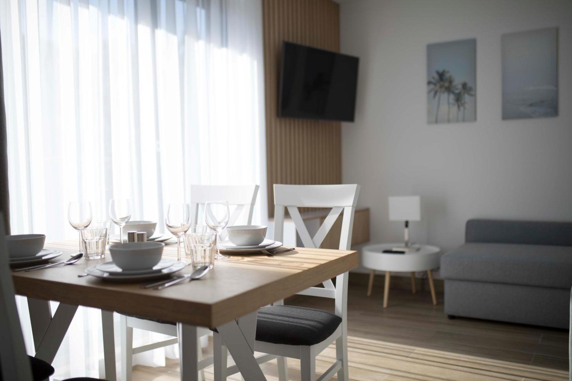 Willa Przy Porcie - Apartamenty Z Aneksami Kuchennymi Ustka Exterior foto