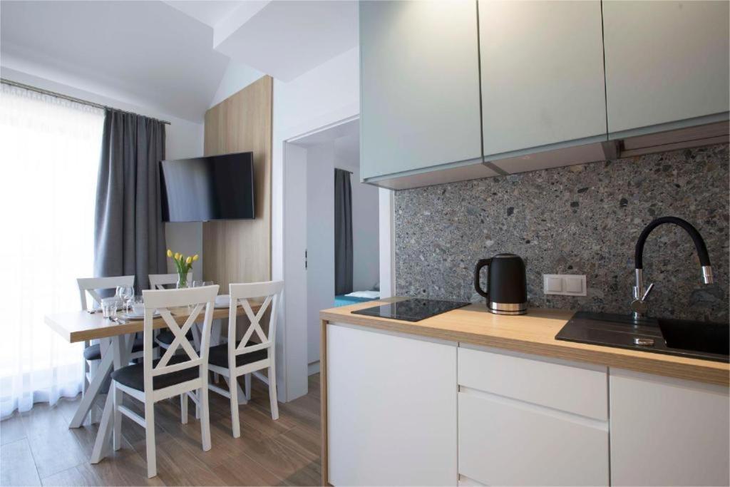 Willa Przy Porcie - Apartamenty Z Aneksami Kuchennymi Ustka Exterior foto